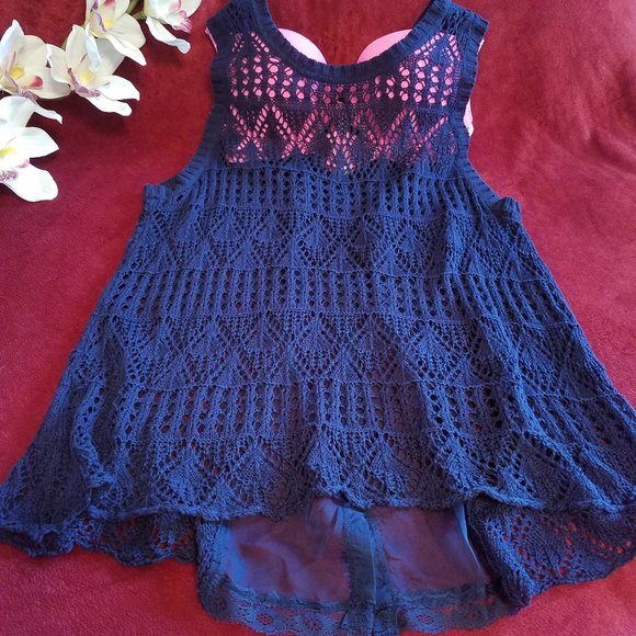 Sheer button back Tank - Picture 5 of 9